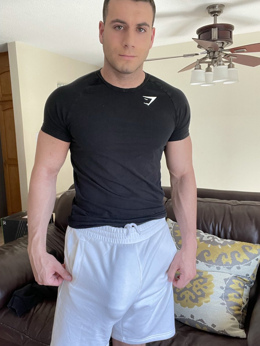 RT if you’d date me👀
Onlyfans.com/shreds