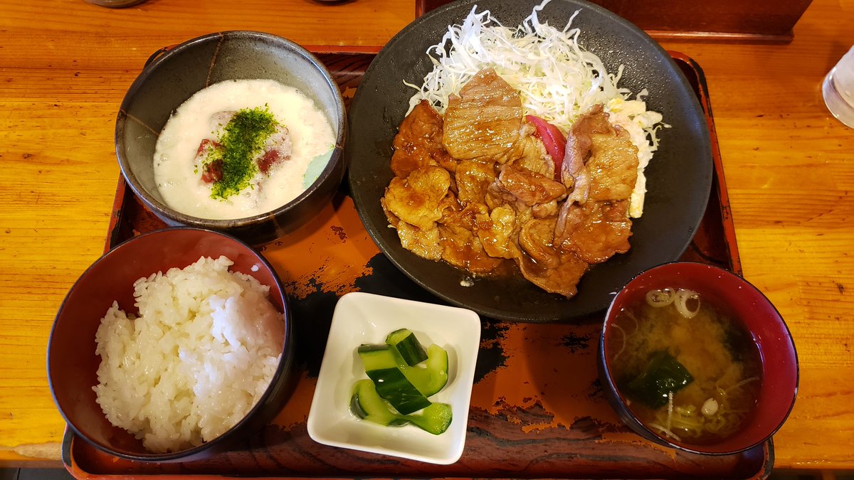 清水ゆうき 6月某日 東長崎駅 さがら ショウガ焼肉 山かけ定食 1 300円 大量のセットメニューの中からこいつをチョイス 注文から僅か3分ほどで到着 これぞしょうが焼き という安心の味が大ボリュームで 肉に隠れたマカロニサラダが美味い 山かけは