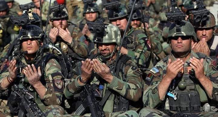 Afghan0302's tweet photo. توکل په رب دی مونږ خو دجګړې صحنی ته ورداخليږو، دی ځلي خبره يو طرفه کو، نور څه نه غواړو خو که شهيدان شو زمونږ په اولادونو پام کوئ او مونږ له خپلو دعاوو مه هيروئ
#يا_وطن_يا_کفن🇦🇫✌️ https://t.co/n4jAdBkBT3