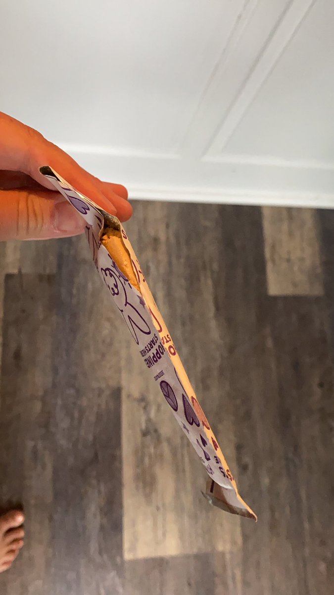 MUJessi's tweet photo. @annieshomegrown my kiddos sure love your white cheddar Mac and cheese however for some reason the past 6 boxes we have opened we have not been able to eat because the cheese pouches are not sealed. Didn’t know if anyone else is having this problem? Thanks for your reply! https://t.co/U2cA1nJrBw