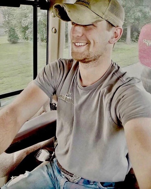 077Baba_D's tweet photo. hot farmer !🚜☀️🇺🇸💦💕 https://t.co/JWWMaPuuBN