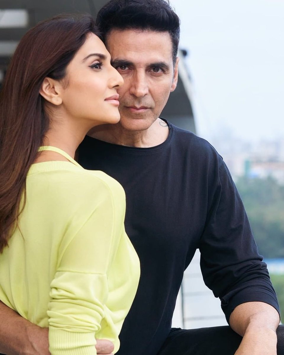 Bhushanadhau1's tweet photo. @Akshaykumar sir and @Vaaniofficial during #BellBottom promotions!
#AkshayKumar #6DaysToBellBottom https://t.co/isT5qpe1pR