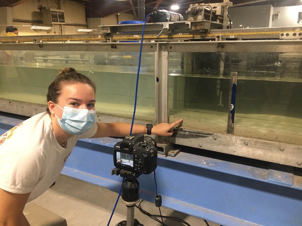 Today on #flumefriday Undergraduate summer research student Marina St. Marseille is in the lab measuring find sand motion at the threshold of erosion! @take_andy  @queens_civil @BeatyCentre @GeoEngCentre @QueensEngineer
