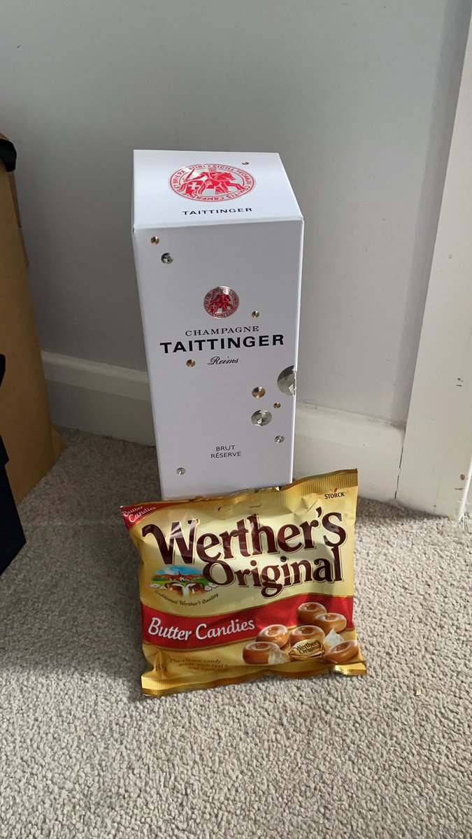 Thanks to the office for reminding me that I'm now old enough to be handing out #werthersorigional 
Got the tipple spot on tho - cheers ! <a href="/SessfordA/">SESS</a> <a href="/SimonSwallow7/">Simon Swallow</a> 🥂🥳