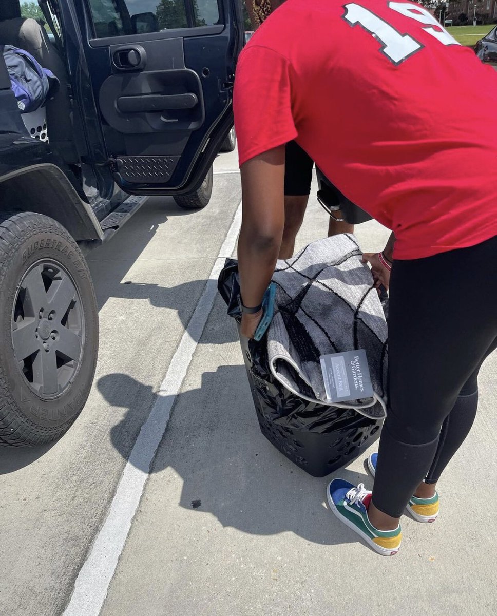 We had a great time assisting students move into their residential halls. We hope that everyone experiences a successful semester! ❤️ #KUWNΔ