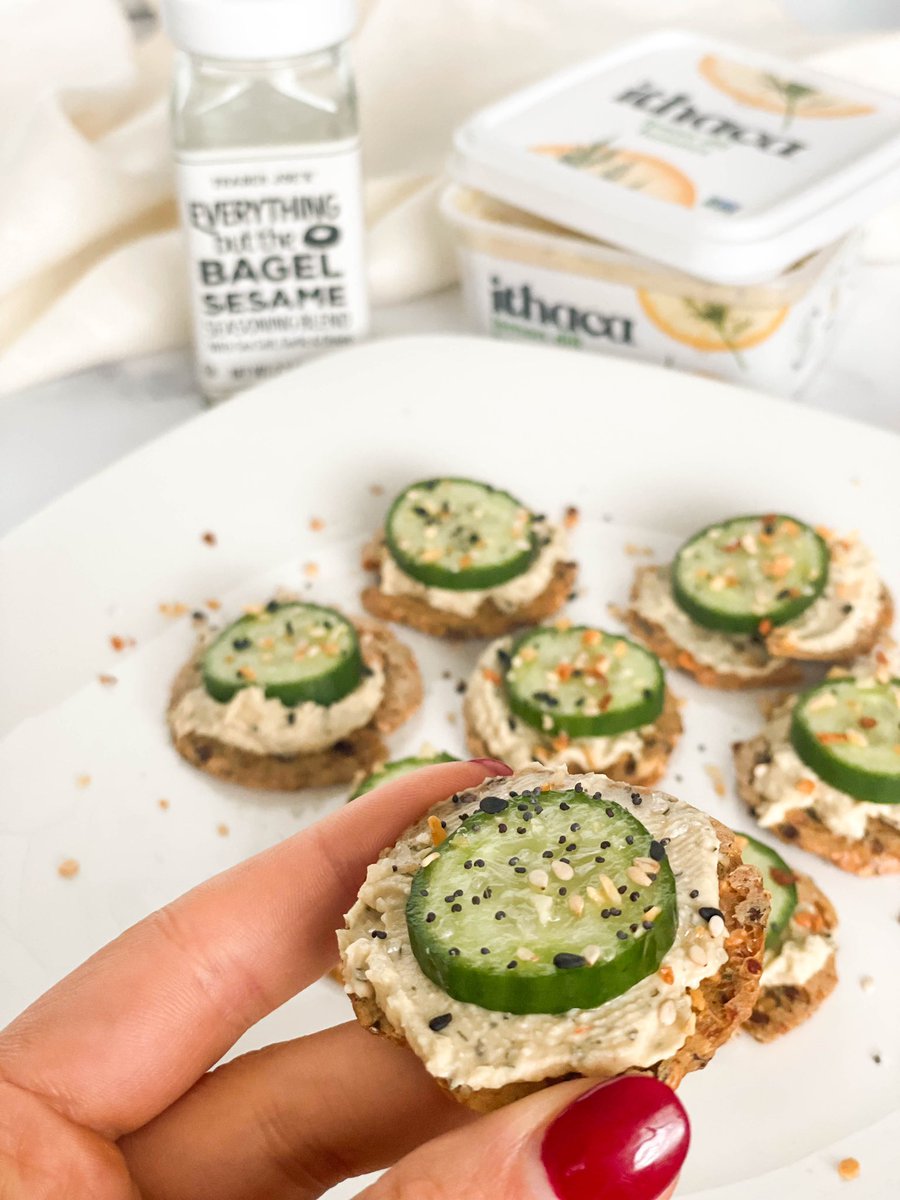 Your afternoon snack? We’ve got you. 😍

Level up your snack game with Mary’s Gone Crackers, Ithaca Lemon Dill hummus, and of course, everything but the bagel seasoning 

#IthacaHummus #Hummus #Snack #HealthySnack #EasySnack