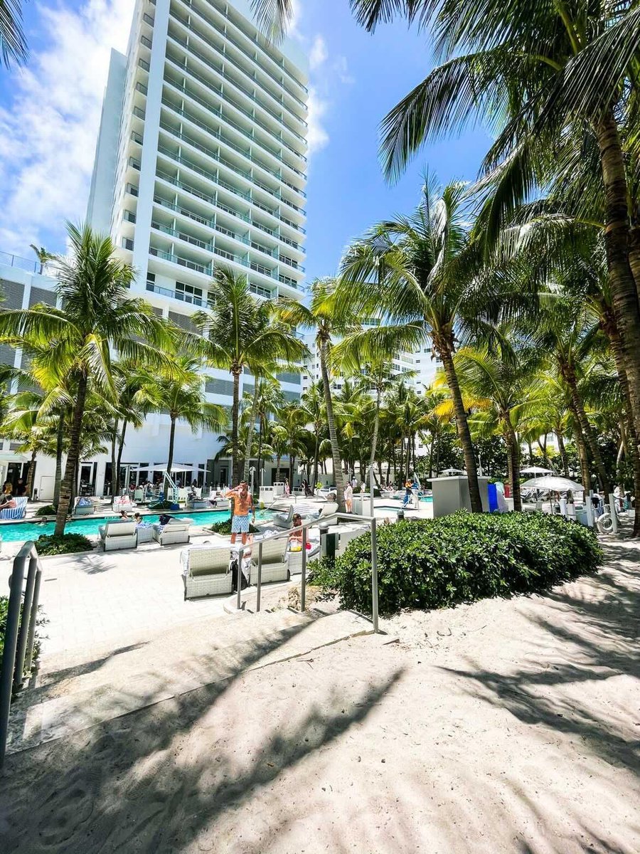 GrandBeachMiami's tweet photo. Headed into another sun kissed weekend @grandbeachmiami. https://t.co/RZbSv41INj
πΈ: ashley.out.loud
#miamibeach #miamipools #weekendvibes https://t.co/Vo7tommXZx