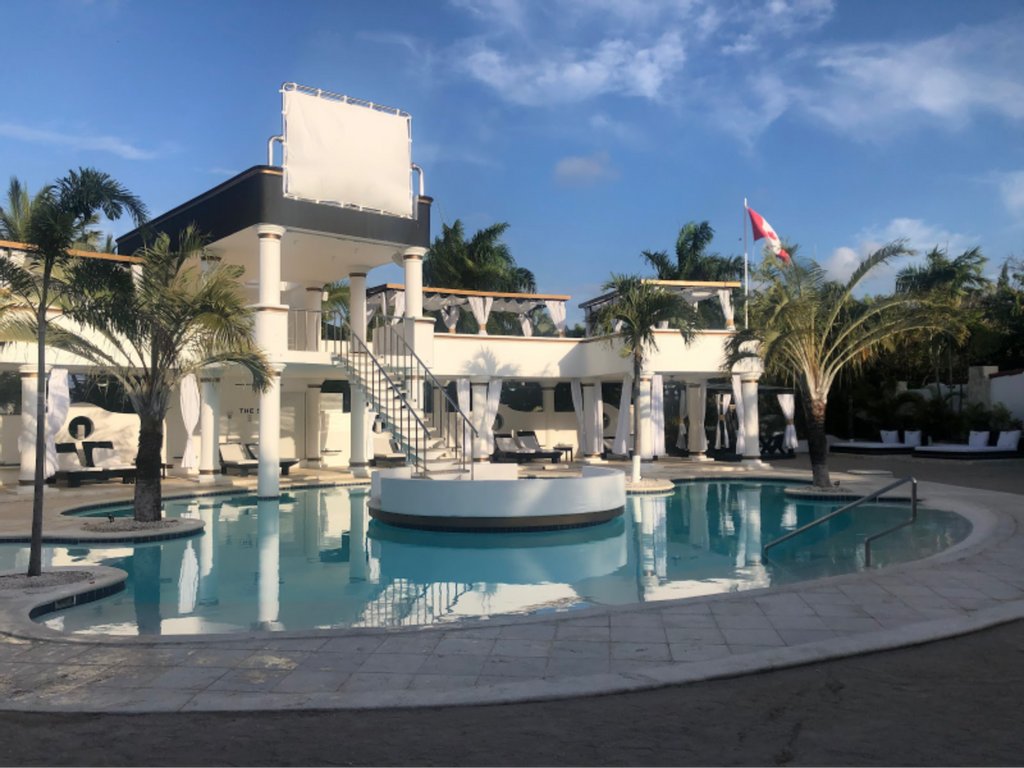 LifestyleHVC's tweet photo. You deserve a lifestyle like no other.
The beautiful VIP pool is one of the best places to relax and soak up some sun at #LHVC!
#ExploreDR #DominicanRepublic https://t.co/0ss2EQFysU