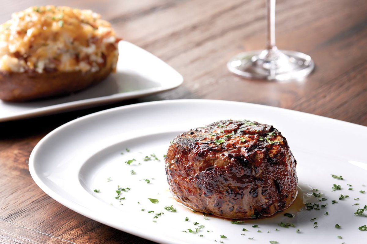 MastrosOfficial's tweet image. Taste meats excellence. Join us today for National Filet Day and indulge in a tender and juicy filet paired with one of our carefully selected wines.