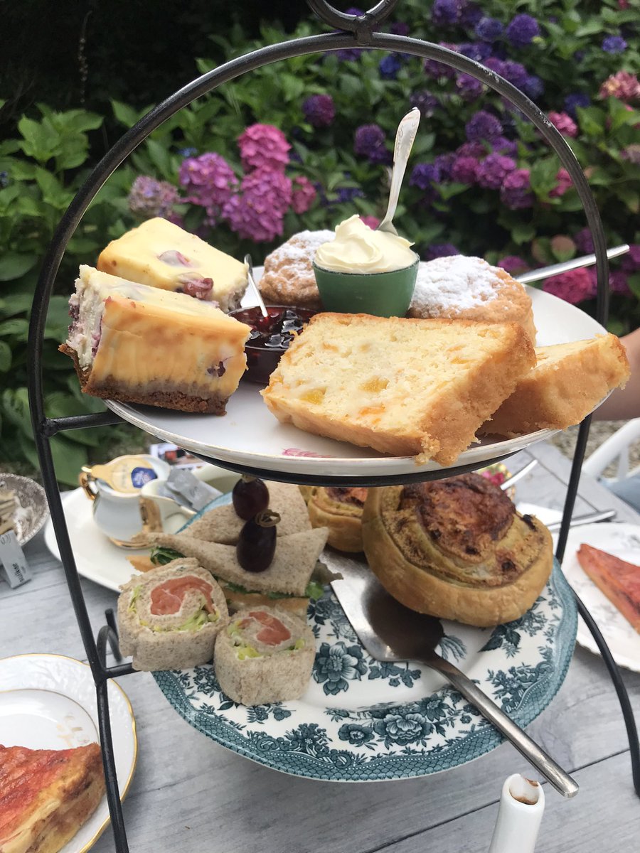 Yttap67's tweet photo. • Smaakt naar meer 🫖 

High tea 🫖 samen met dochter. Tjonge, wat was het weer lekker. Saampjes mooi genoten bij #Sprakelinhetbos 💕🌸 
#ikrekenhetgoed https://t.co/7XbznRSoaj