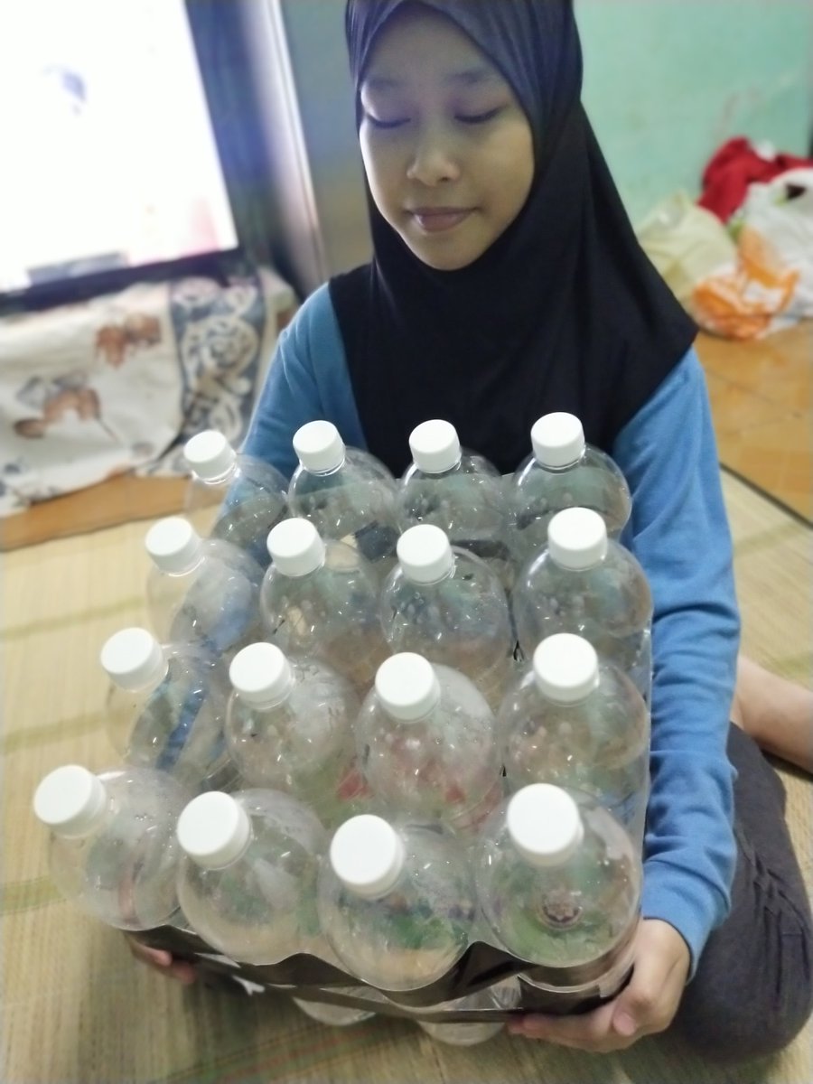 farafrekko's tweet photo. PANDEMIC PLASTIC RUSH
WEEK 3 : NATIONWIDE PLASTIC ART CHALLENGE

Date : 10th - 13th August 2021

Making a stool from used plastic bottles.

Name : Nur Zahira Irdiana Binti Abdul Rashid
School : SK Pinggan-Pinggan Pitas

#BeDrasticSayNoToPlastics
#WaveMakers 
#WAGGGS 
#UNEP
#GGAM https://t.co/DRFZfr1liY