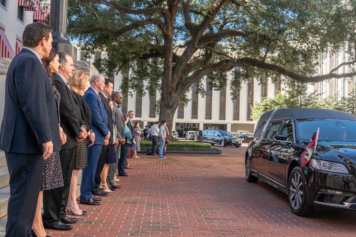 GovRonDeSantis's tweet image. Today Bobby Bowden lies in honor in the Florida Capitol, and we celebrate his great legacy of leadership, faith, and family.
