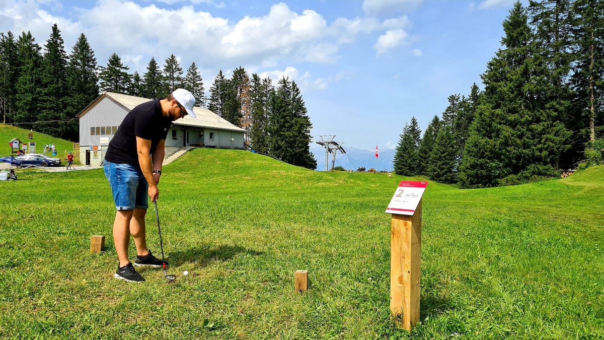 Churtourismus's tweet photo. Unser Tipp fürs #Wochenende: #CrossGolf auf dem Churer Hausberg #Brambrüesch! Es erwarten euch 9 abwechslungsreiche Bahnen mit tollem Bergpanorama. Einzigartig in der #Schweiz! Infos 👉 https://t.co/GSoz6EcEwm
#Chur #Alpenstadt #Graubünden https://t.co/h1x1VDbRbl