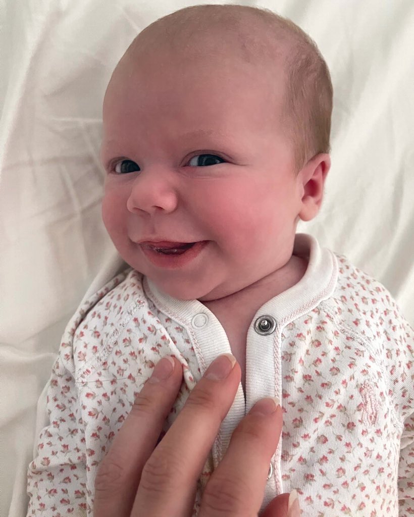 cherishlombard's tweet photo. I bet you can’t look at these photos and not smile ☺️💗
.
.
#smile #itsfriday #smilemore #littlemiss #happy #beauty #feelgood #haveagreatday #shemakesmesmile #mybaby #mylittlegirl #FridayFeeling #1monthold https://t.co/GhKc9wkEKX