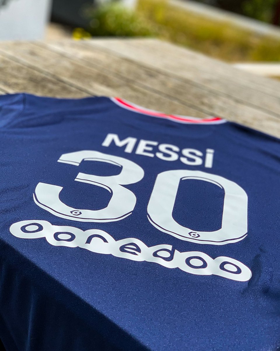 C'est parti ! ✨

Répondez ci-dessous #PSGxMESSI et vous serez peut-être l'heureux gagnant de ce maillot dédicacé par Leo Messi ! ❤️💙

Bonne chance ! 🤩