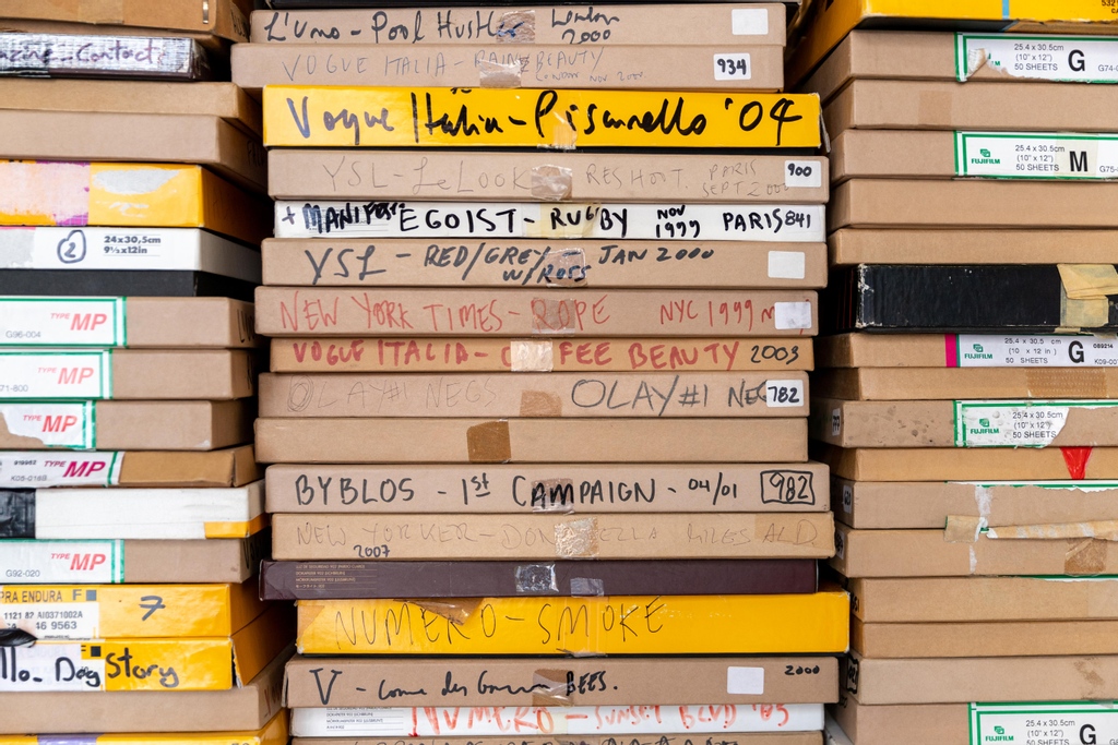Lyndsey Ingram (@ingram_lyndsey) on Twitter photo A few of the hundreds of contact sheet boxes that make up the installation at Lyndsey Ingram.
<a href="/milesaldridge/">miles aldridge</a>
#polaroid #contactsheets
Until 12th August.
For more info, follow the link in our bio. A few of the hundreds of contact sheet boxes that make up the installation at Lyndsey Ingram.
<a href="/milesaldridge/">miles aldridge</a>
#polaroid #contactsheets
Until 12th August.
For more info, follow the link in our bio.