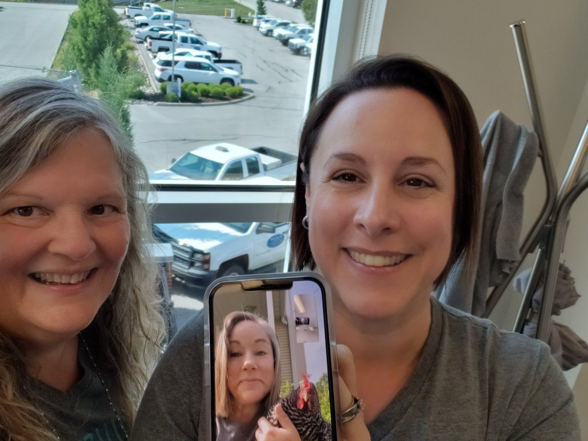 righters_block's tweet photo. Happy #CityHallSelfieDay from the City of Wentzville’s HR team (including those working remotely) 🐓 @ELGL50  #WentzvilleMo https://t.co/cJgPujDBW5