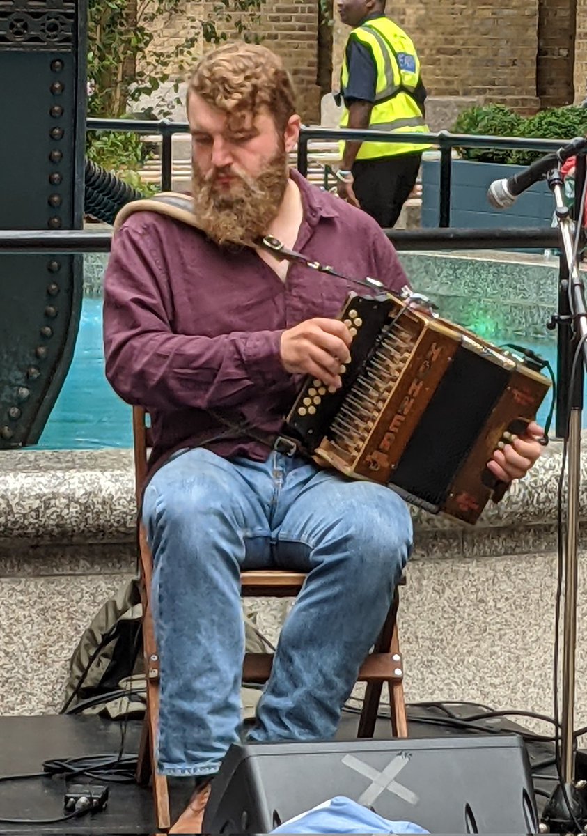 eFolkie1's tweet photo. Great to see @BrownBootsMusic for the 2nd time this week. This time at Hays Galleria. Very uplifting. Thanks guys and @folkandroots. https://t.co/sz3cvKsGlh