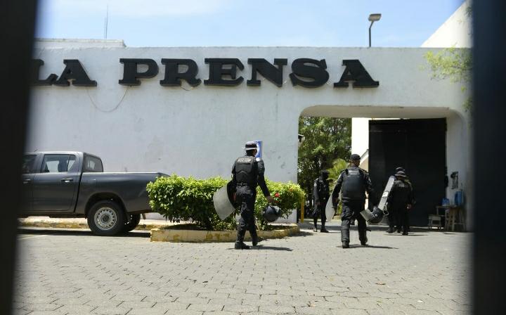 maradiaga's tweet photo. Rechazamos la toma del diario La Prensa, nos solidarizamos con los periodistas y trabajadores secuestrados dentro de las instalaciones del periódico.

Denunciamos este atropello de la dictadura Ortega y Murillo, que una vez más demuestra su irrespeto a los derechos de los nic. https://t.co/1MV2qW4rbI