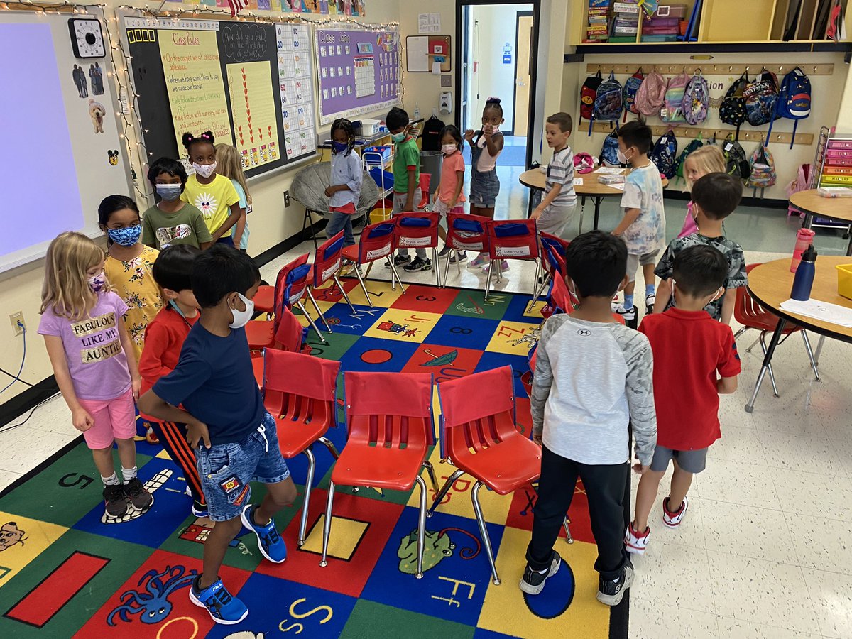 fintasticfirst1's tweet photo. Getting to know our fintastic friends with a fun version of musical chairs! @ShakeragShark https://t.co/NItfOlCKDv