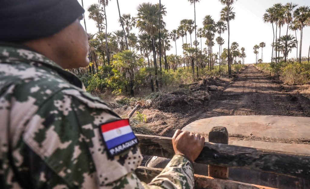 ArnoldoWiens's tweet image. Día histórico para la República del Paraguay 🇵🇾! Desde hoy existe un nuevo  acceso al Hito X, frontera con Bolivia en el Alto Paraguay. La Comisión de Límites, el MOPC y el Comando de Ingeniería lograron abrir la Linea de Frontera desde el Hito I al X
