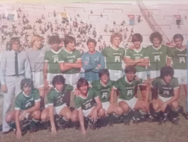 LaFerropedia's tweet photo. 🃏Acertijo Verdolaga🃏

#Ferro campeón de #DivisiónReserva en 1981 🚂 Empezamos de izquierda a derecha: Cai Aimar ✌️

 A ver quién sigue❓ https://t.co/KYAnUSZUFk