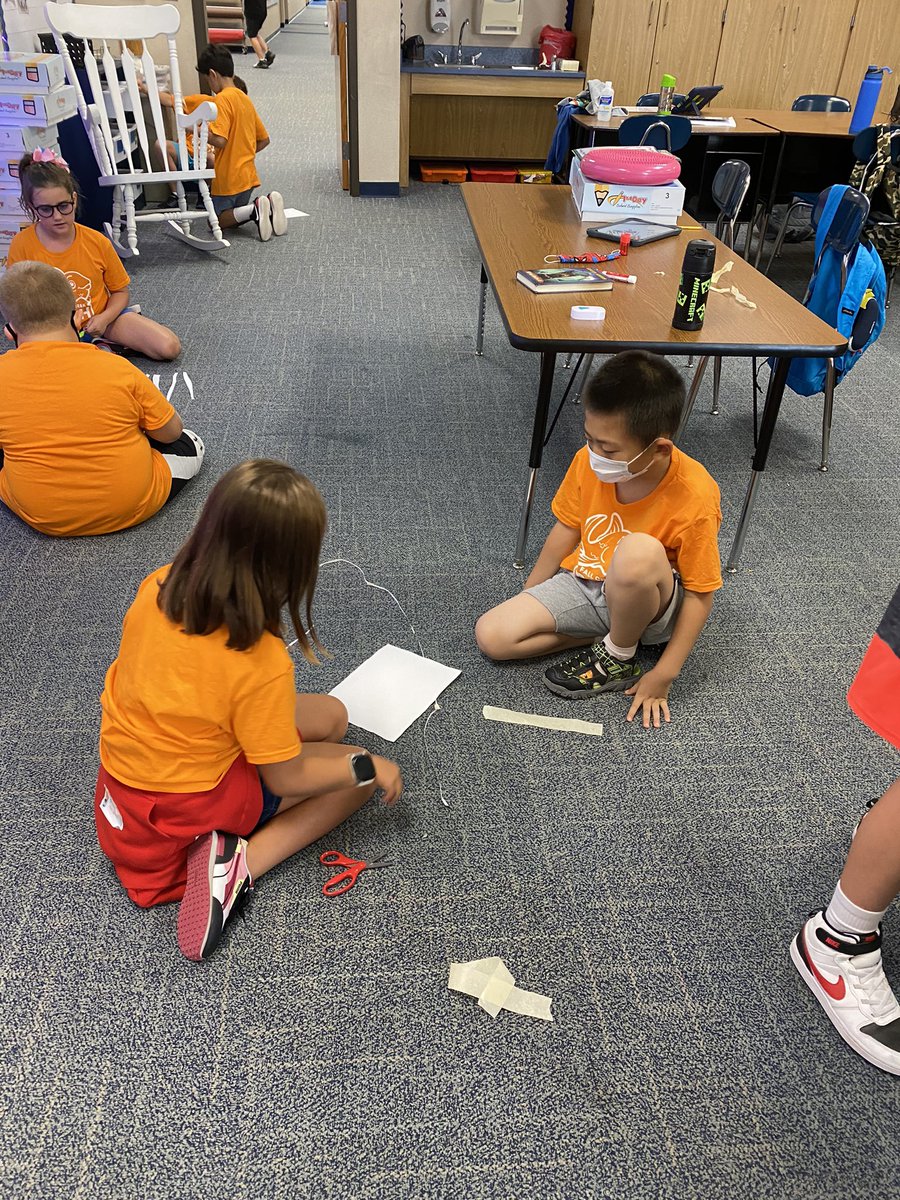 LaceyRob26's tweet photo. Teamwork to build the longest paper chain out of one piece of paper. What does a team look like? What does a team sound like? #FCEhse #FCEfish https://t.co/y38H90NeJJ