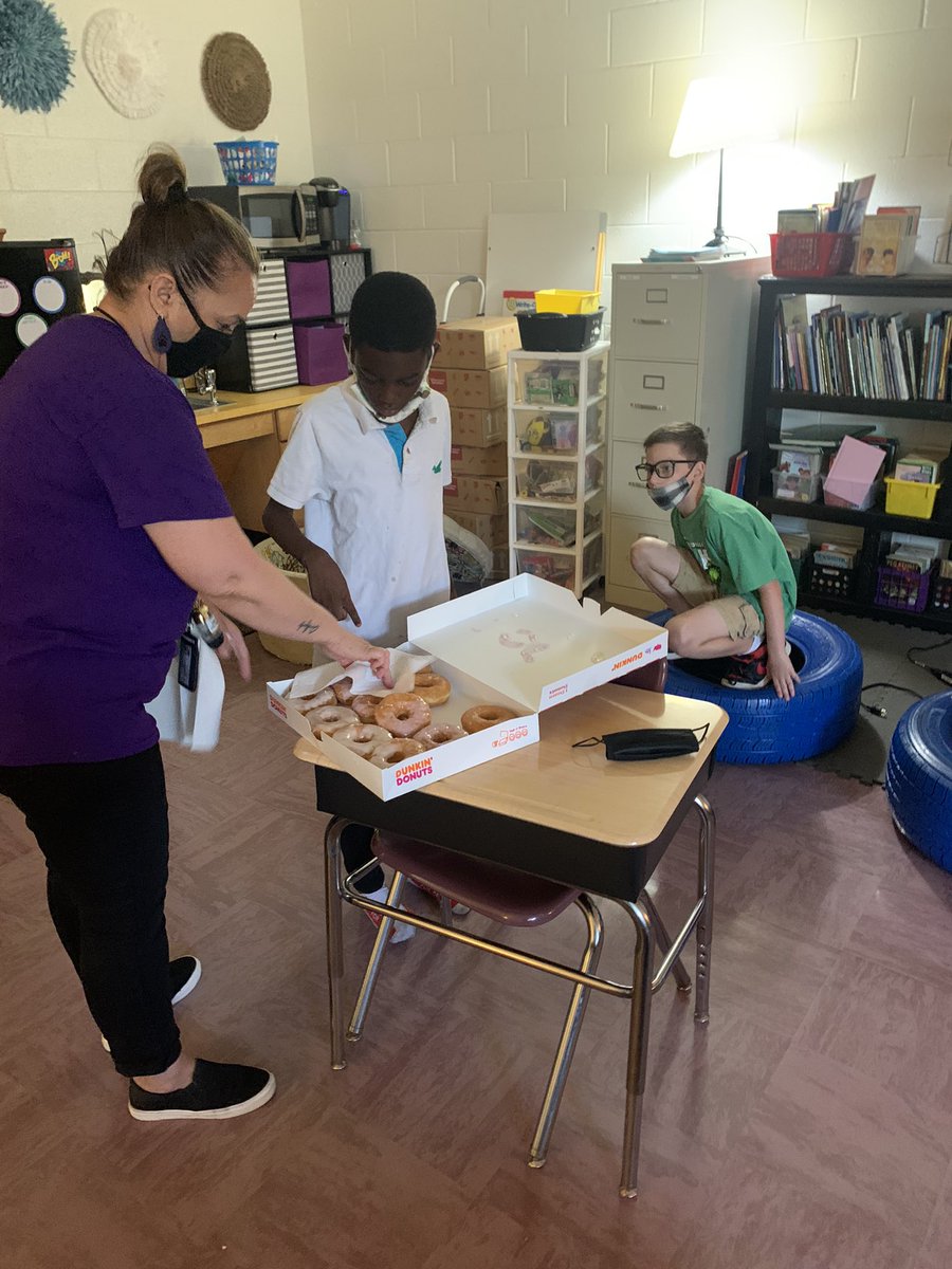 Donuts as a reward for awesome behavior while diving into a good book in a close reading! These learners at TES were actively listening and making text connections! <a href="/TES_hcs/">Tussahaw Elementary</a> <a href="/Lakanijones/">Jocelyn Lakani-Jones</a> @AshaThompson6 @DrCNicholson <a href="/LMCoxton/">Latrina Coxton</a>  @LaTonya_Young13 <a href="/Shille_E/">Shille Ellison</a> <a href="/scoxhcs/">Summer Cox</a>