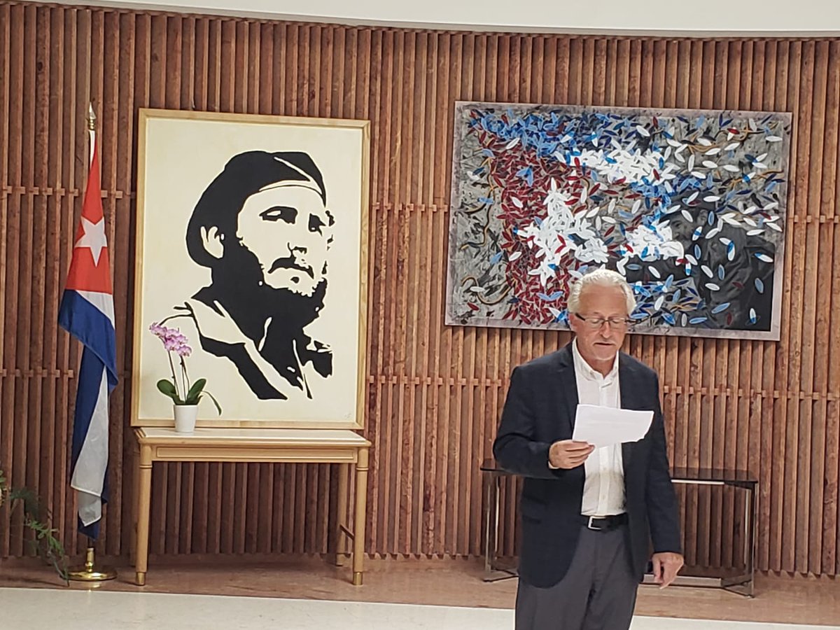 EmbacubaCanada's tweet photo. Homenaje a Fidel en el 95 aniversario de su natalicio.

👉https://t.co/4Av6SR1UZ9 

#FidelPorSiempre https://t.co/WBCuyqiAzr