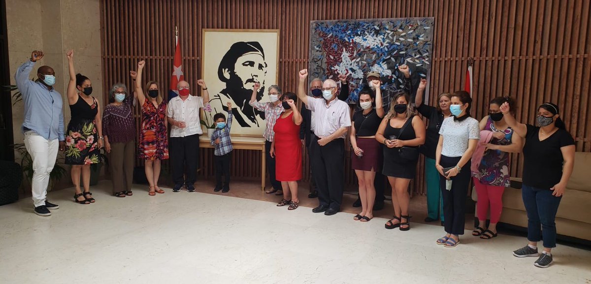 EmbacubaCanada's tweet photo. Homenaje a Fidel en el 95 aniversario de su natalicio.

👉https://t.co/4Av6SR1UZ9 

#FidelPorSiempre https://t.co/WBCuyqiAzr