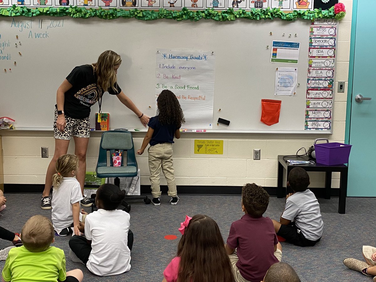 daceyhughes's tweet image. Signing off on Day #4 by signing our Harmony Goals. We had a great first week at Suncoast! #ManateesMakeitHappen @SES_Admin