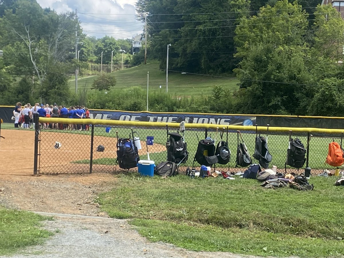 Great camp today at Mars Hill University! <a href="/MHU_Softball/">Mars Hill Softball</a> <a href="/mhulions/">Mars Hill Athletics</a> Thank you to <a href="/coachscottlong/">Scott Long</a> <a href="/CoachSophDevesa/">Sophia Devesa</a> <a href="/BurrissEmiley/">Emiley Burriss</a> for all the instruction and a great day of softball!  @UpwardStars04 <a href="/wncfastpitch/">WNC Fastpitch</a> #fastpitch