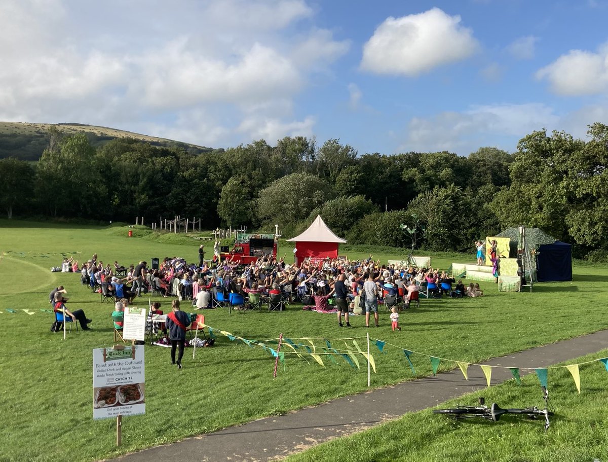 catch77cic's tweet photo. This evening’s performance of @CommonPlayers #TuckInn well underway in lovely sunny #SouthBrent. With over 100 people tucking in to our freshly cooked stew! #community #theatre #devon https://t.co/i3Ae8Ig3Tb