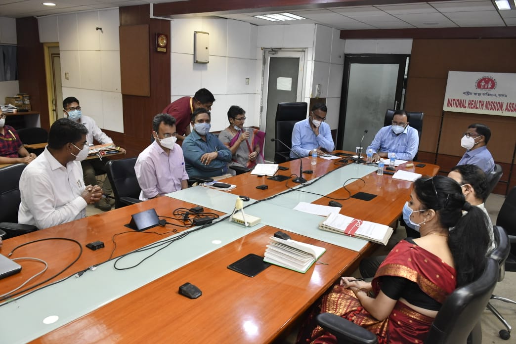 keshab_mahanta's tweet photo. Glad to share that #AAAS has signed an MoU with #ACCF to provide cashless treatment facilities under AAA &amp; PMJAY to economically backward families in the 10 Cancer hospitals being constructed across #Assam. P. Secy H&amp;FW, MD &amp; ED NHM, DME, CEO &amp; Dy-CEO AAAS, COO ACCF were present. https://t.co/IDTJkly5o0
