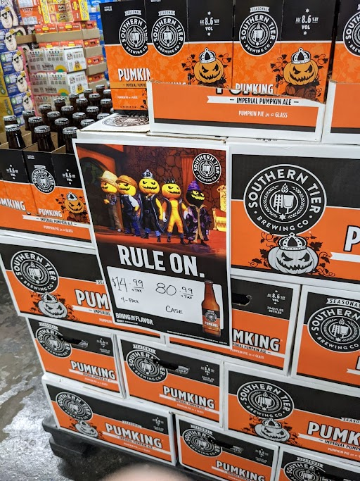 jamrollstudios's tweet photo. Our royally-cool designs created with @stbcbeer have been spotted in the wild! 😊 Have you found and enjoyed any #Pumking yet?  🎃🍺 #RuleOn #ThatsMyJam

📸 by Ashley Hammill https://t.co/93fxCFS8ZD