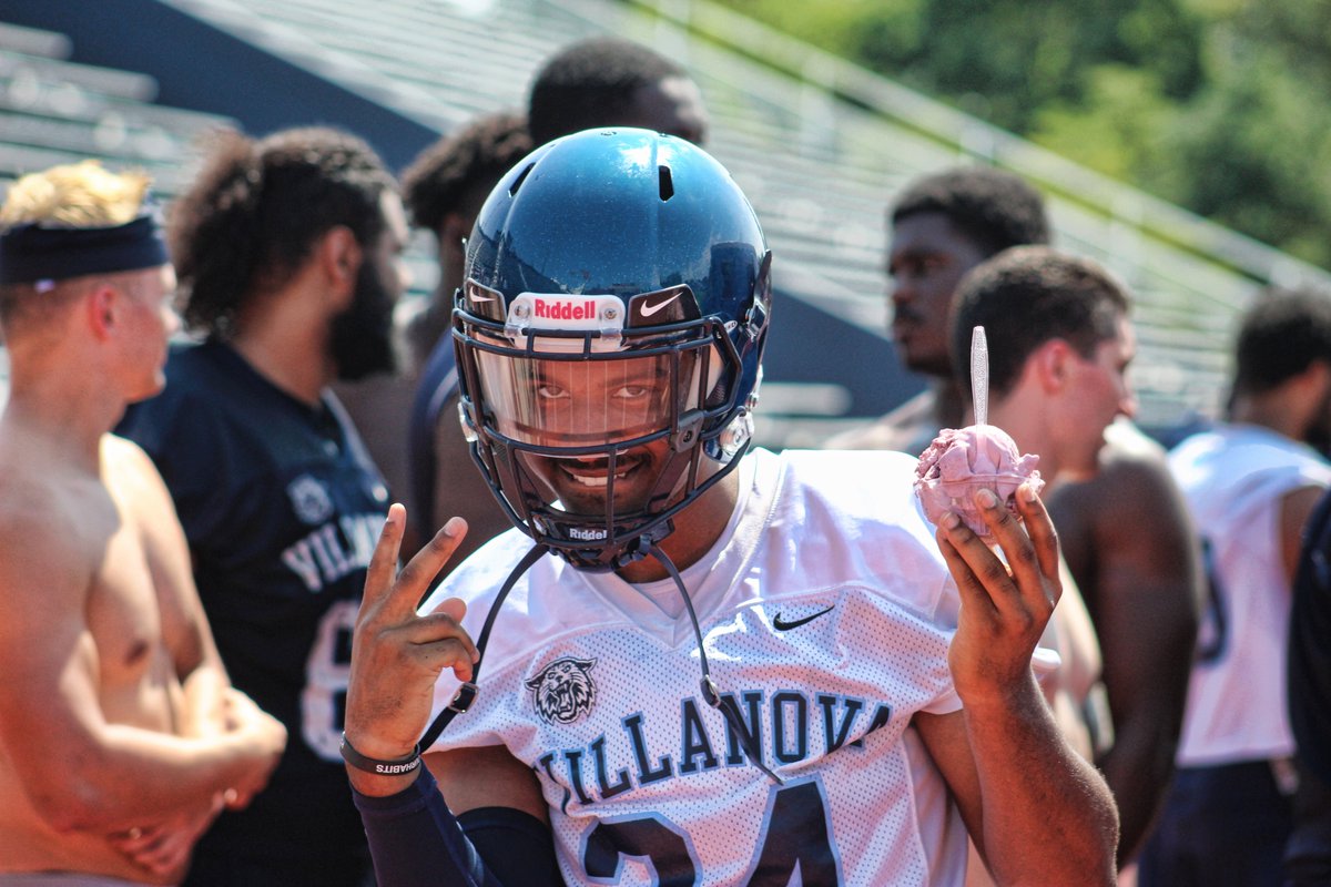 NovaFbRecruit's tweet photo. It's THAT #FridayFeeling ‼️ Thank you to Scoops N' Smiles for DELIVERING post practice! #TapTheRock
@tytrinh_
@K_Appiah_
@ElijahMTrent
@ddpick_
@NAwopetu
@Jaquan_Allen15 https://t.co/VVx55icsH2