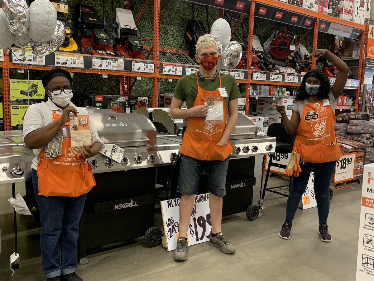 Phenomenal job to our new D27 associate William, he had a customer that was blown away by the service that she received!! “GET” it William and keep up the amazing work!! 🙌🏽