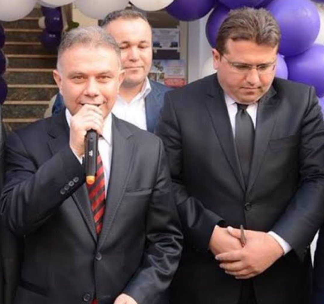 algacsat's tweet photo. Soldaki akp ilçe başkanı
Sağdaki Cumhuriyet Savcısı ! 

Tweet bu kadar... https://t.co/EmzkvuiKHN