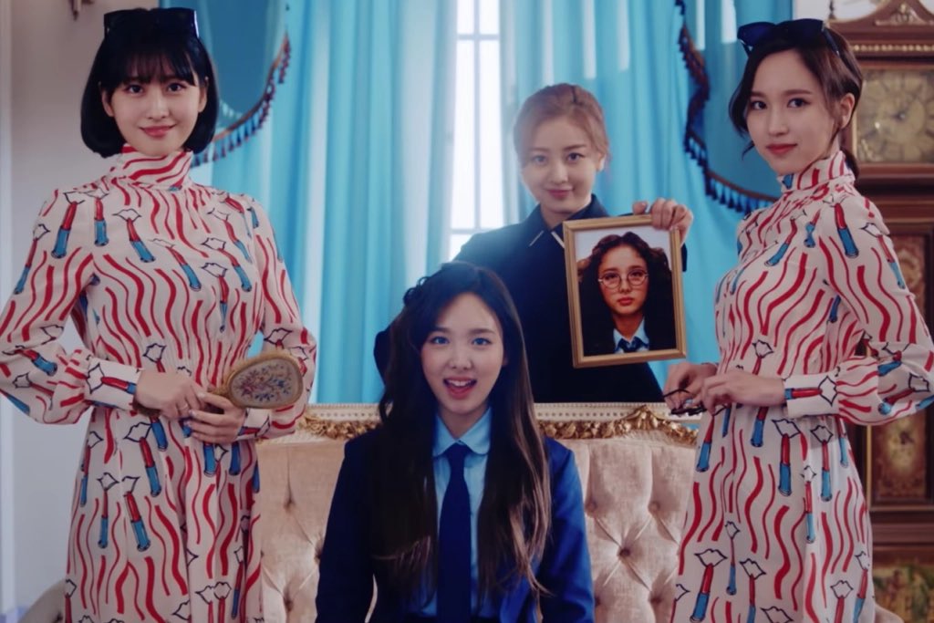 itzryxxn's tweet photo. so im watching this movie about some bitches diary and they totally plagiarised twice??? why is no one talking about this?! https://t.co/hE6Gacdvzh