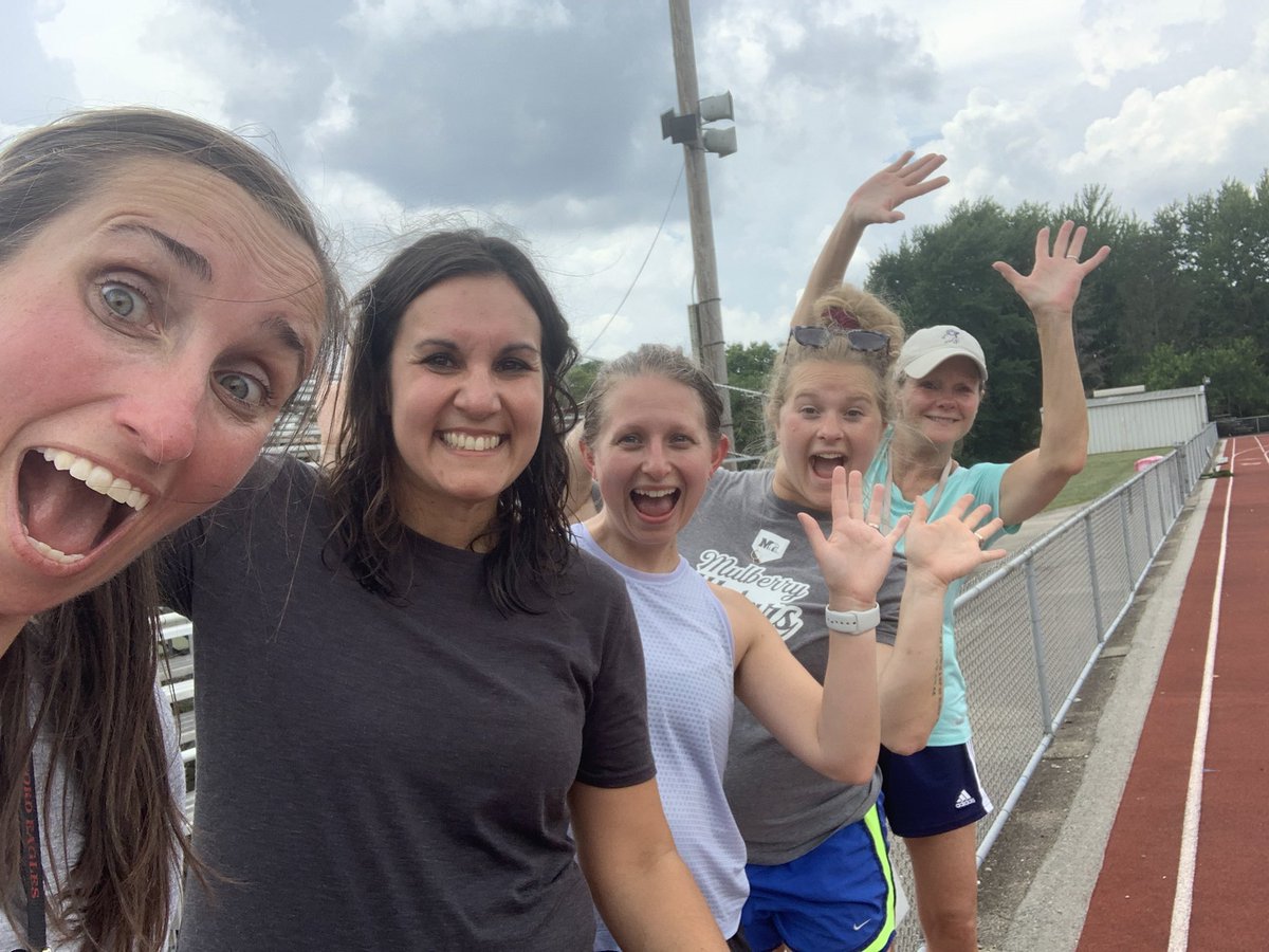 Excited for <a href="/Milford_Eagles/">Milford Athletics</a> kick off this year with smiling fans in the stands ❤️🏈🦅<a href="/MulberryEagles/">Mulberry Elementary</a> #AllinAllStars #MLBallstars