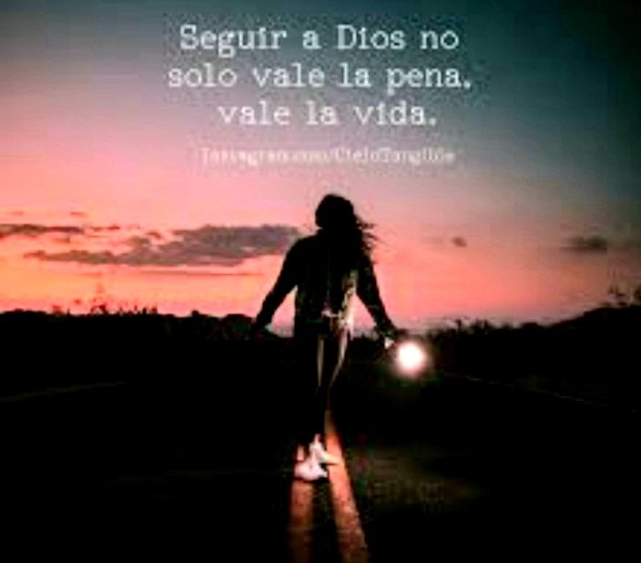 Saludos a todos mis amigos y amigas tuiteros!
Dios los bendiga!
Extrañando un poco el acontecer que nos reúne día a día. Sólo que la vida es un carrusel en el que giramos; a veces reímos y otras lloramos. 
Partió mi madre, trascendió a la paz verdadera.
"El Covid" una vez más.