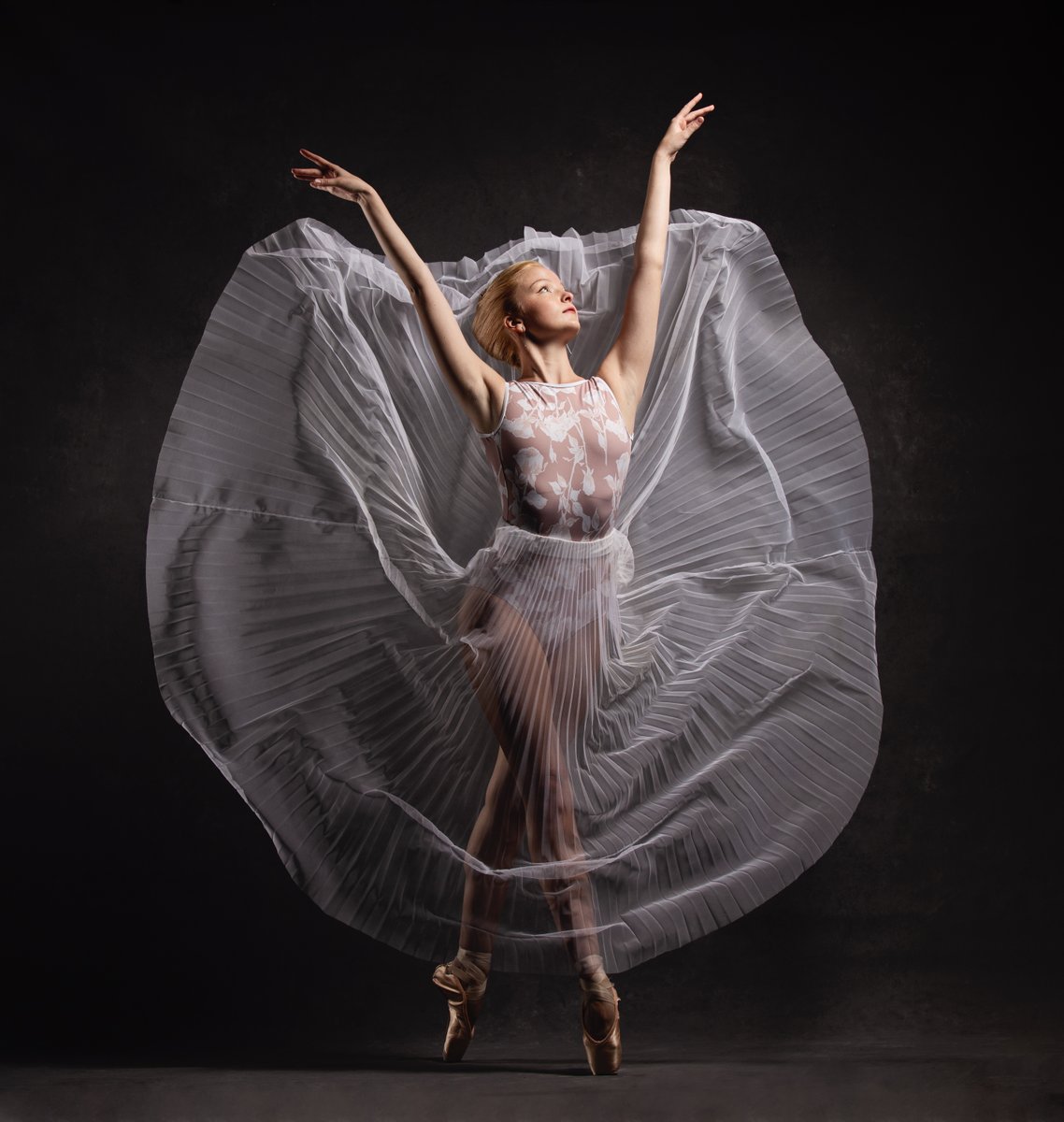 Ready to Be Uplifted? indyballet.org/subscriptions-…
Secure your seats for a spectacular season of beloved classics and exclusive new works. 2021-22 Season Subscriptions are on sale now.

Photo: <a href="/moonbugphoto/">Sonja Clark</a>