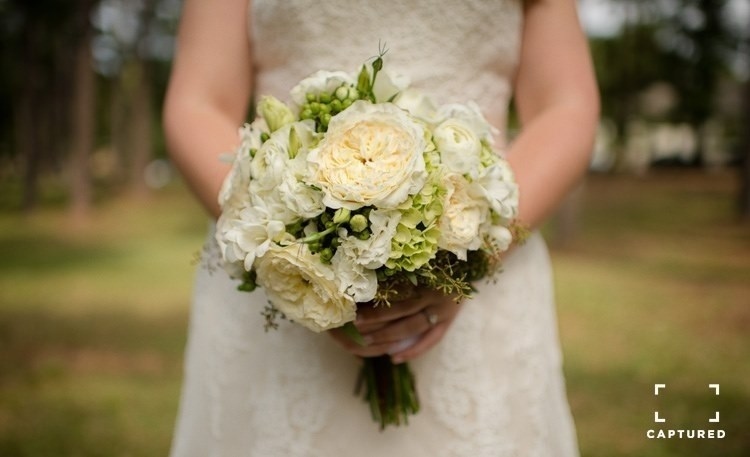 Isn't this simplistic, yet elegant, #wedding bouquet 💐 just gorgeous? ...so pretty 💕!

Let's begin planning your big day: signatureoccasions.com

#weddingflowers #bridalbouquet #brides #weddingbouquets #bridalbouquets #gettingmarried #outdoorweddings #signatureoccasions