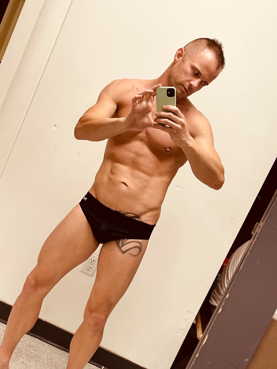 Scott86612149's tweet photo. I love quick dip after a good workout!! https://t.co/7J3xeFLP9a