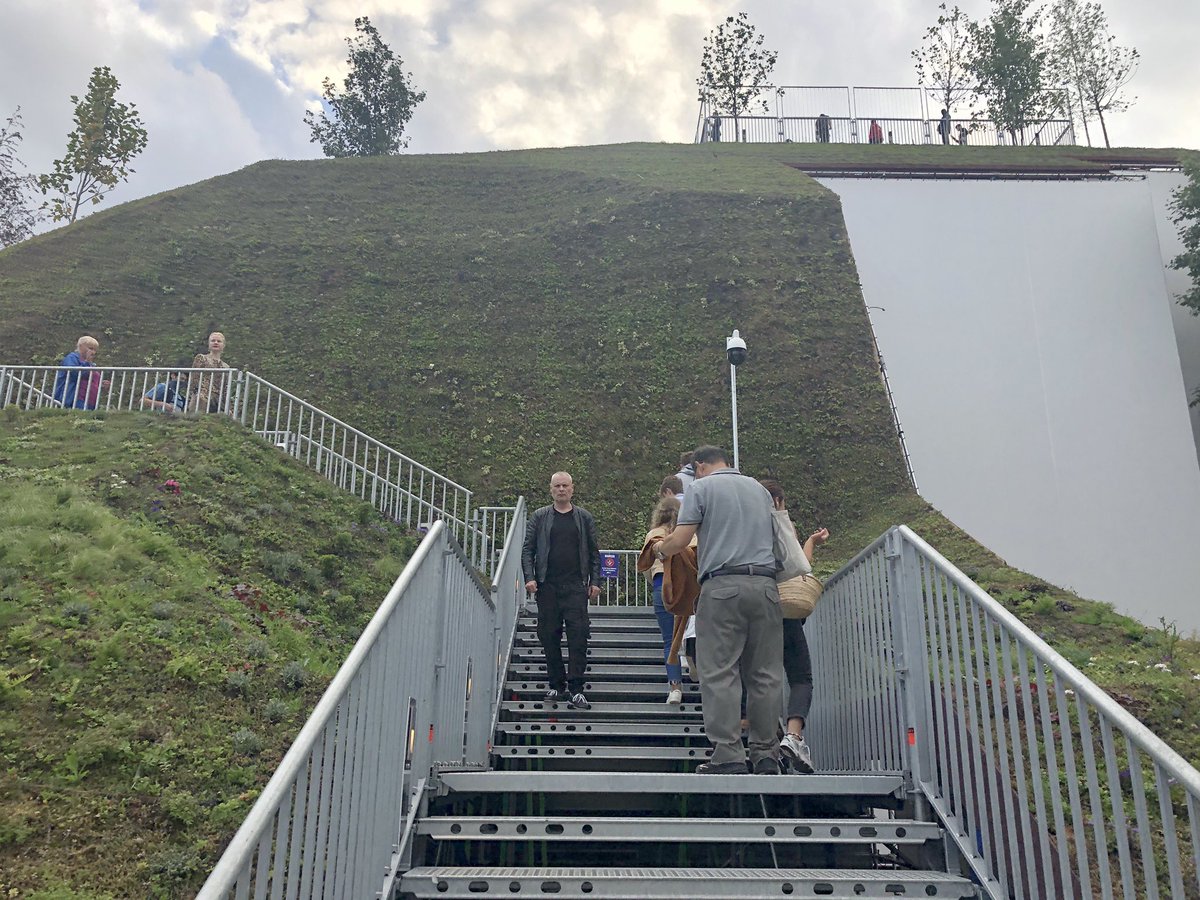 WillSandyDesign's tweet photo. Came to ‘marvel’ at the mound! Why not it’s free? Not even on the first step and lady behind me, “What the fuck is it supposed to be?” A job well done lads. https://t.co/m9wxZLtPZf