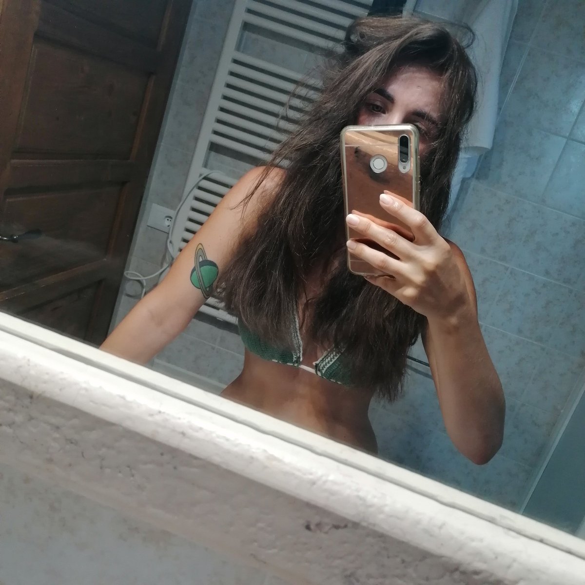 sideshowLukeP's tweet image. Ma cos'ha l'acqua del mare della p*glia manco a jesolo torno a casa con questa paglia in testa