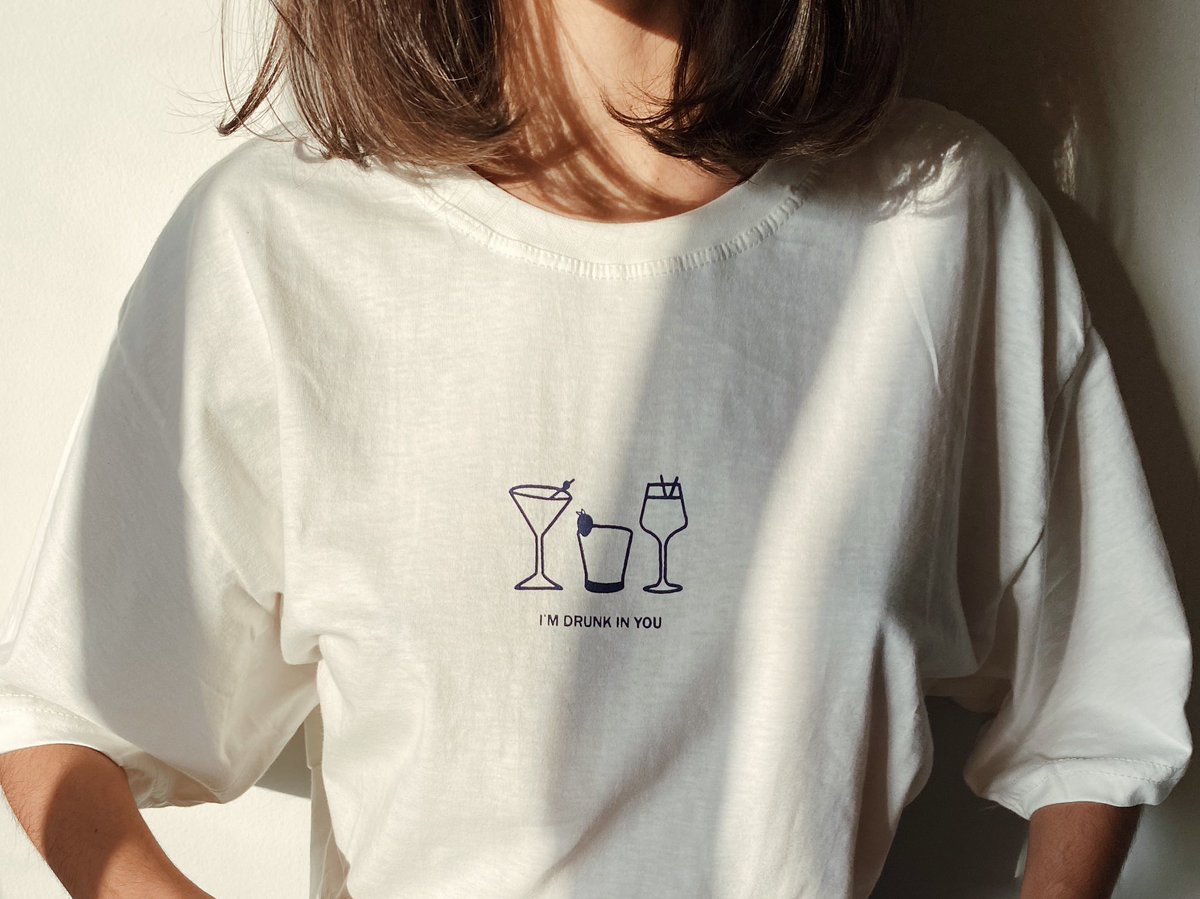 bluewhaliens's tweet image. Chamando todos os ONCES!🍹Nossa camiseta inspirada em Alcohol Free tá a coisa mais delicada do planeta e vai estar disponível pra compra a partir de segunda (16)! P ao EGG, tecido 100% algodão, fio 30.1, com costura reforçada! 

R$51,3 por pix + frete
R$54 + frete
R$62 na shopee