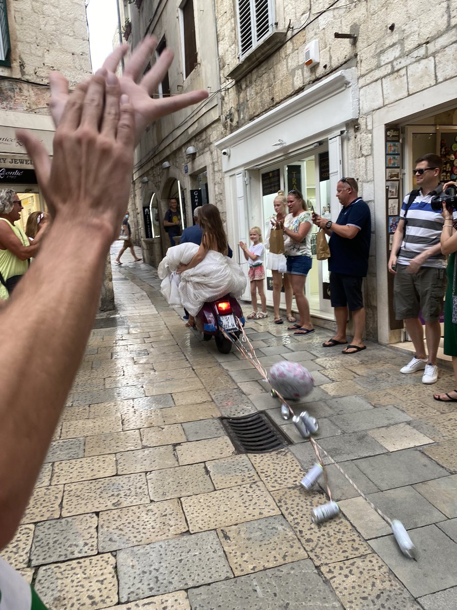 poshtitspinkyup's tweet image. I don’t know who this couple are but they need to see these pictures, Twitter dae yer thing x