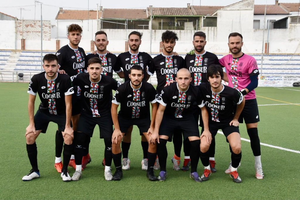 cd_vilches's tweet photo. 📸 XI INICIAL | ¡Nuestros Bárbaros frente al @CarolinenseCD_! 

Imagen cortesía del gran @LuiskaGC 📸🔝🔝

#VilchesCarolinense #Pretemporada https://t.co/muA75YHnLE