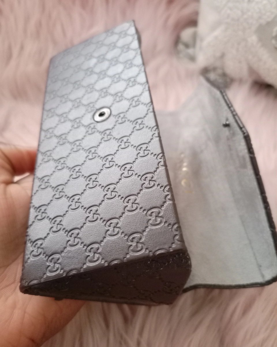 Fancy_Squaad's tweet photo. GUCCI Sunglasses case! 
Label origi btw 😊

PRICE: 500 

Call or WhatsApp 0703249526 https://t.co/4fC2FNO8Lo